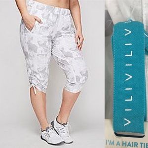 LIVI ACTIVE Performance Stretch Adjustable Capri